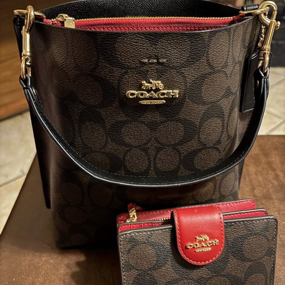 Coach Signature Bucket Bag & Wallet